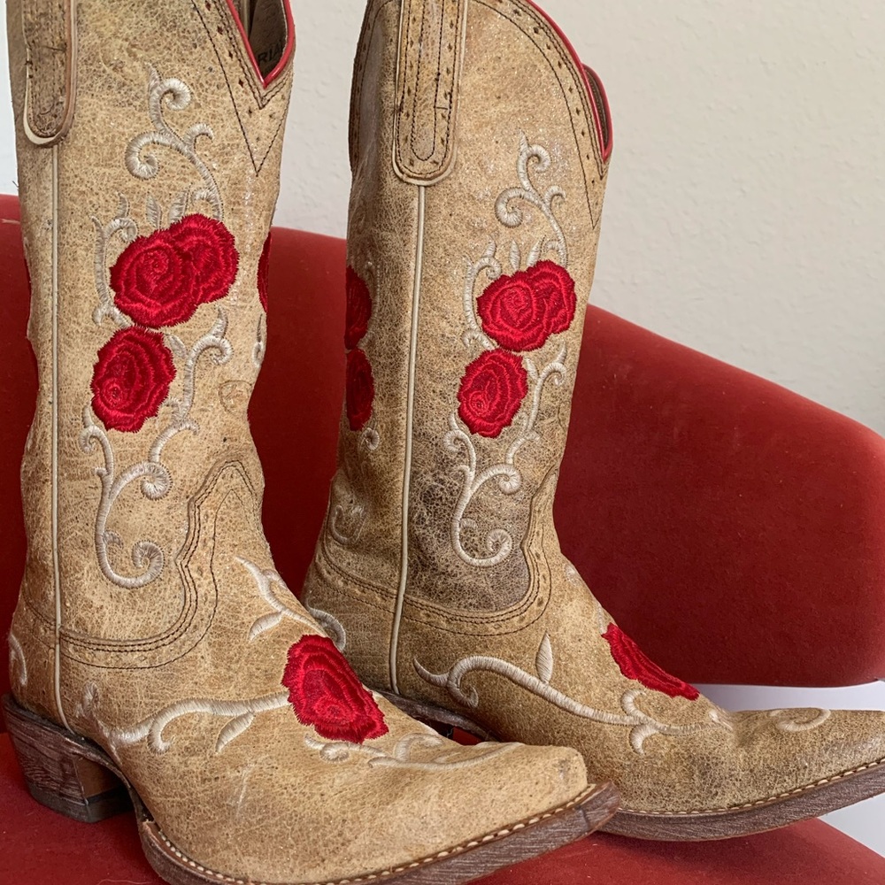 Ariat rose embroidered cowgirl boots
